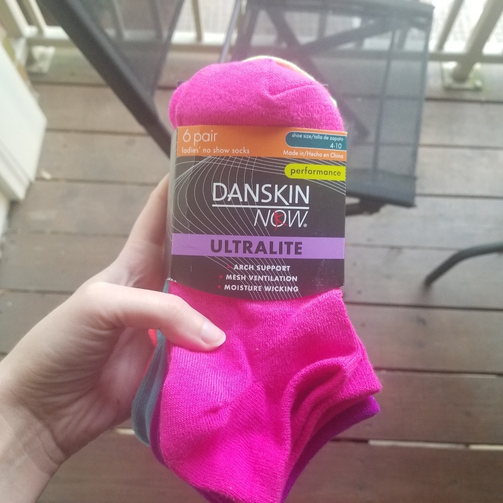 Danskin Now ultralite 5 prs of socks shoe sz 4-10